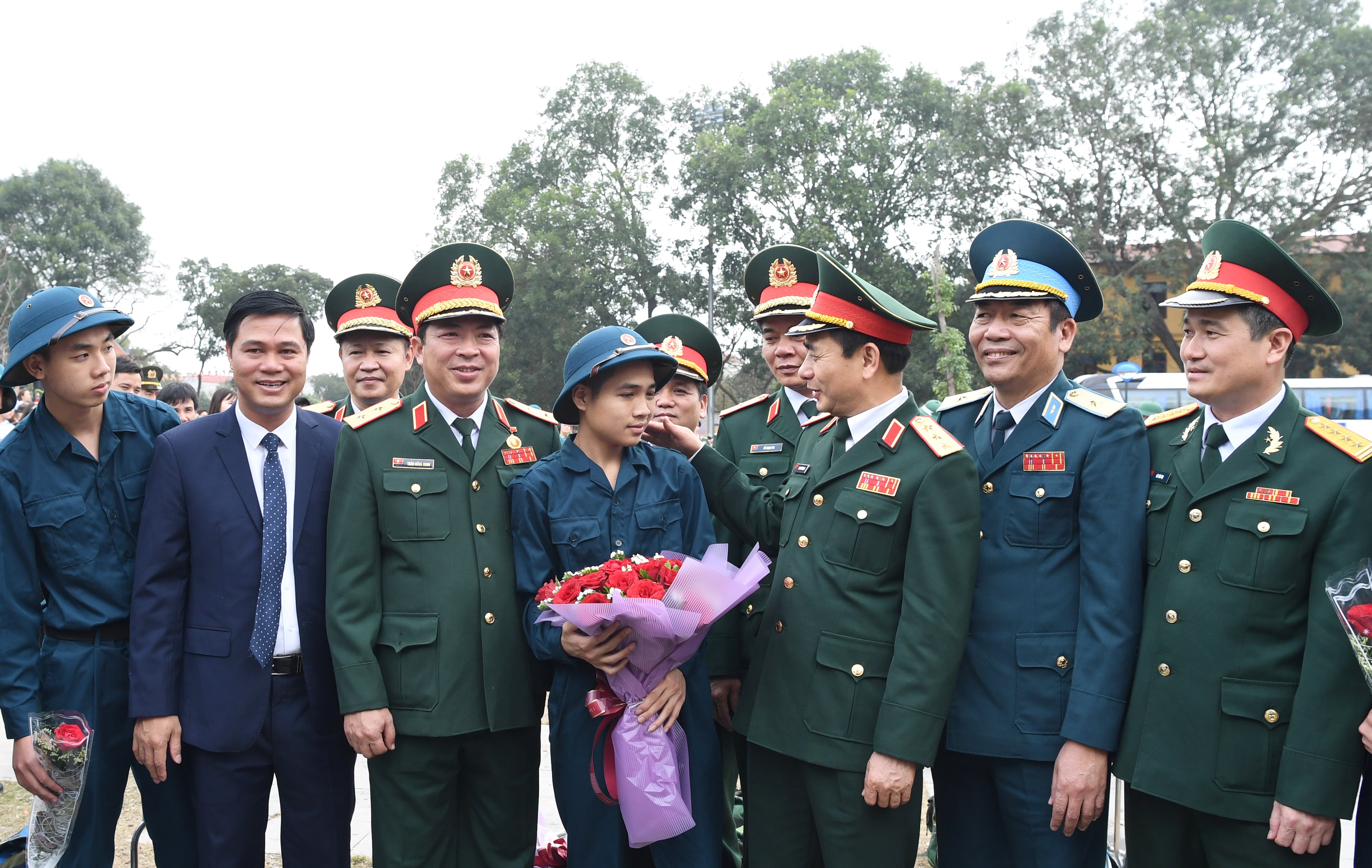 Các địa phương, đơn vị tổ chức Lễ giao, nhận quân trang trọng, nhanh gọn, an toàn